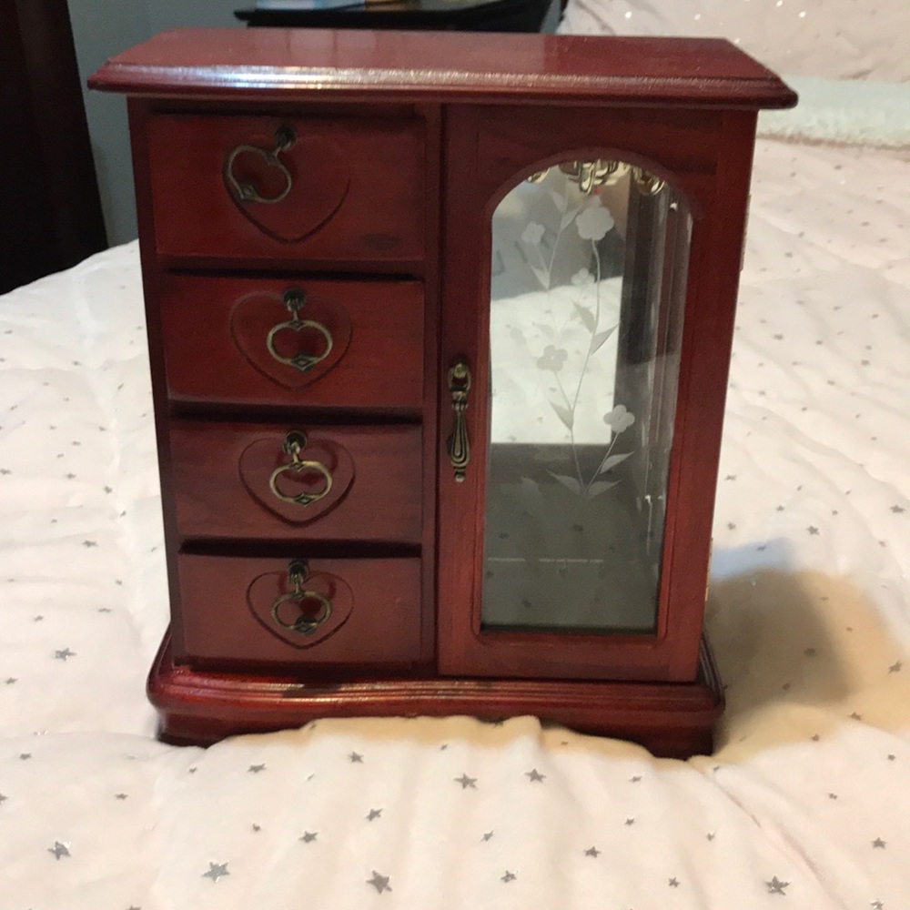 Jewelry box
